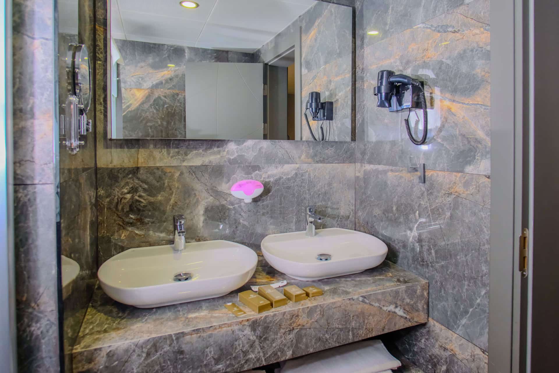 Jakuzili Deluxe Süit