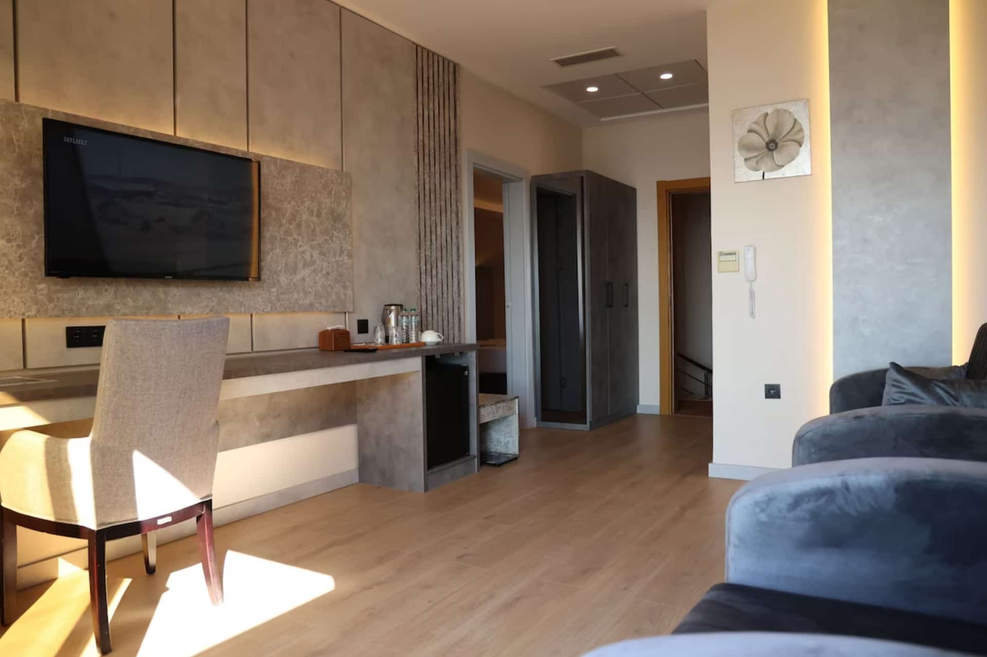 Deniz Manzaralı Suit