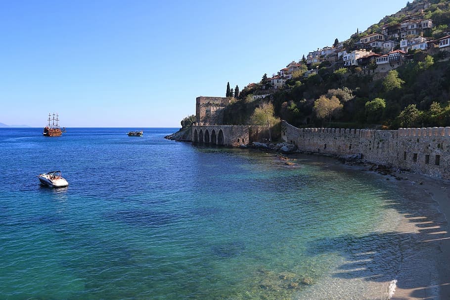 conservative-family-watching-the-view-from-alanya-castle