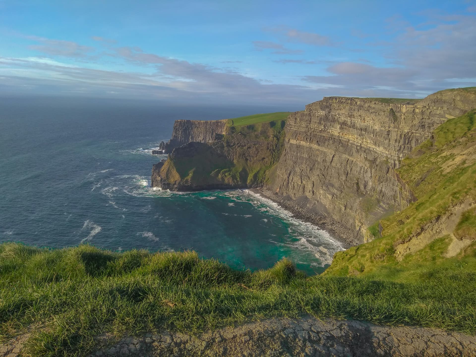2. Galway ve Moher Uçurumları: Doğanın İhtişamıyla Tefekkür