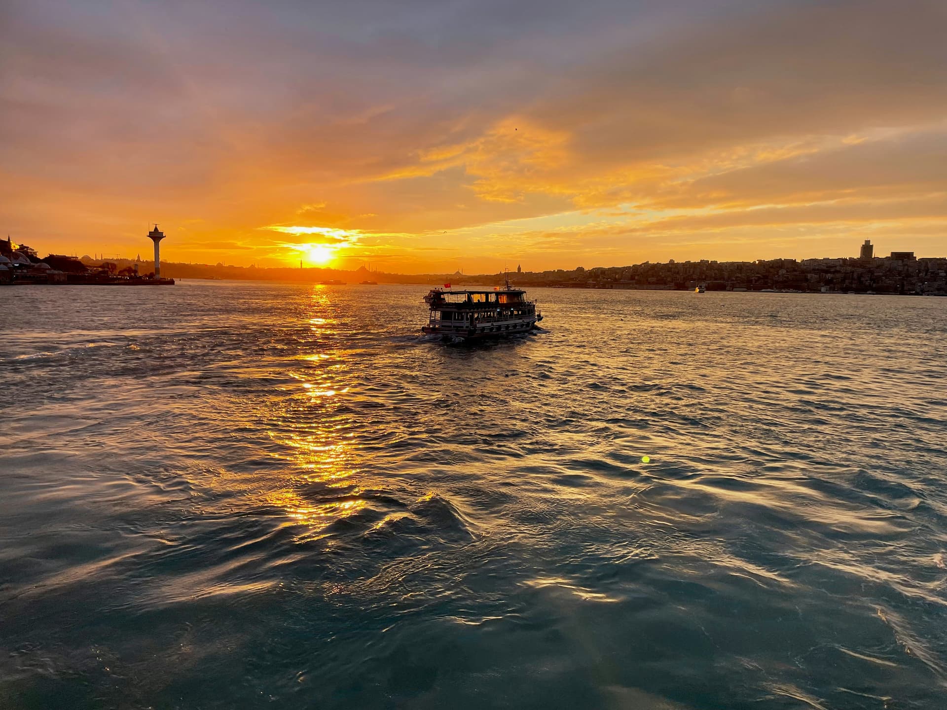 İstanbul Gün Batımı Helal Yat Turu