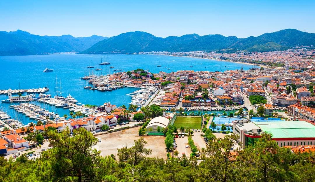 marmaris-ozel-korunakli-koyda-helal-tatil-manzarasi