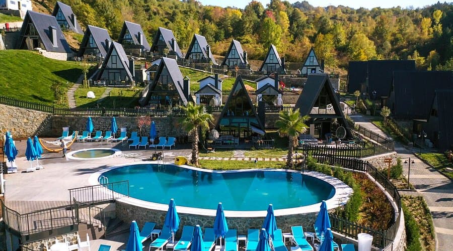 Konaklama: Bungalovlar ve Alkolsüz Oteller