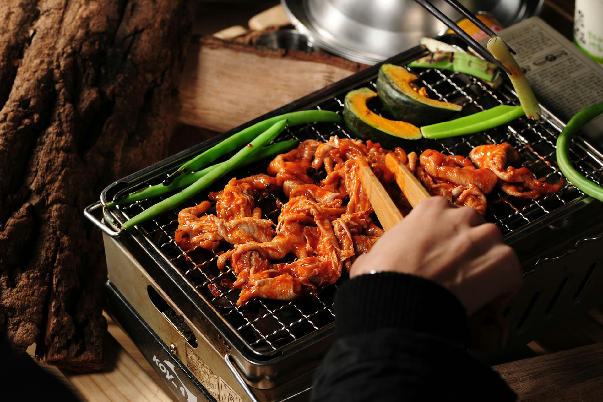 3. Kore Mutfağında Helal Hayatta Kalma Rehberi: Barbekü ve Myeongdong Sokakları