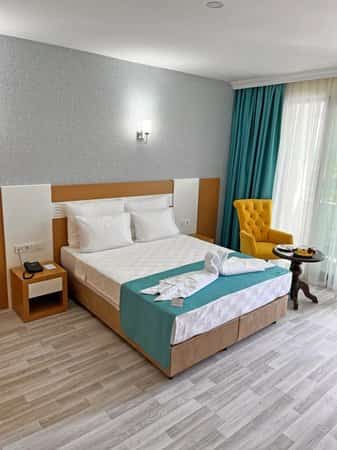 Familienzimmer mit Landblick