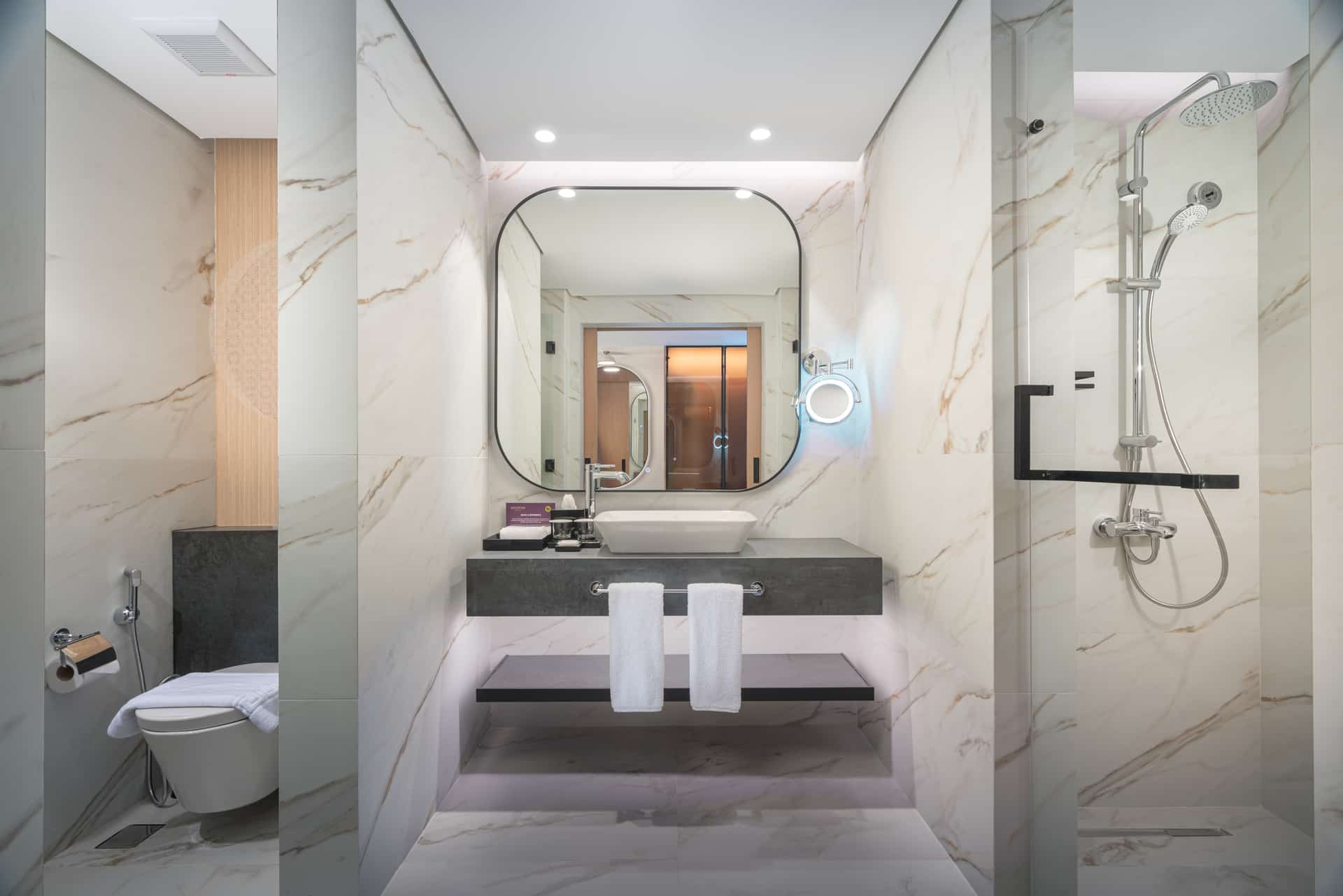 Deniz Manzaralı Suit